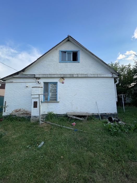 Продам будинок на 2 входи центр с. Фурси
