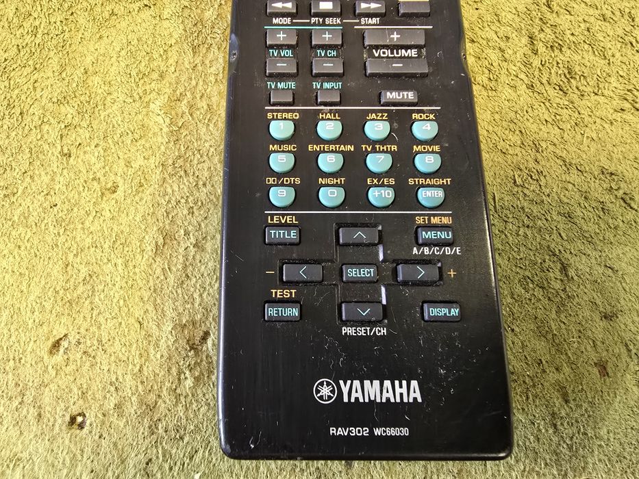 YAMAHA RAV302 oryginalny pilot zdalnego sterowania.