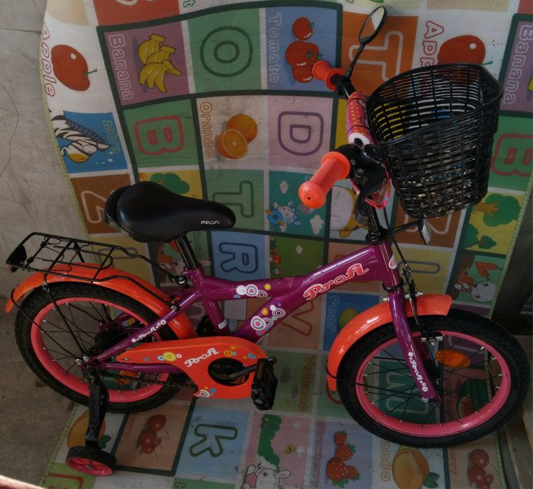 Продам детский велосипед на 16дюймов на 3-7лет почти новый.