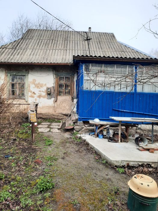 Дом в селі та земельна ділянка
