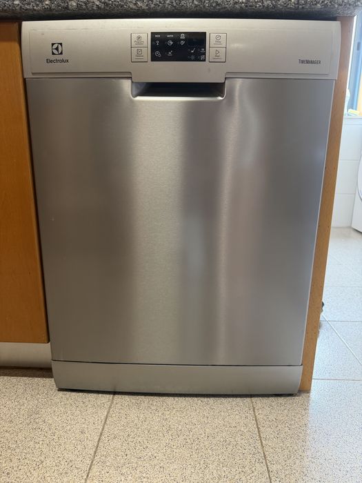 Máquina de Lavar Loiça Electrolux