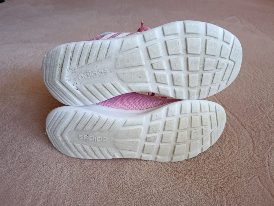 Кросівки Adidas для дівчинки