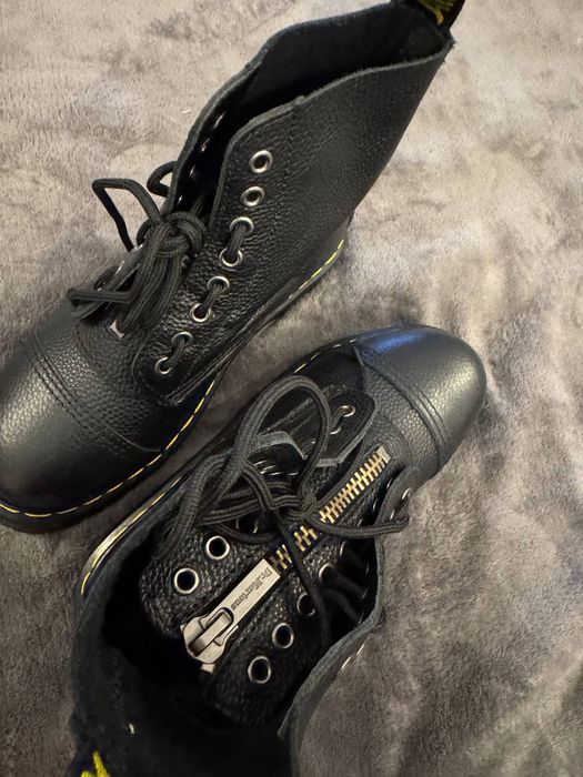 Buty Dr Martens. Rozmiar 40. Długość wkładki 250mm