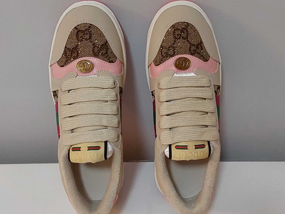Sapatilhas Novas da Gucci com Cristais .