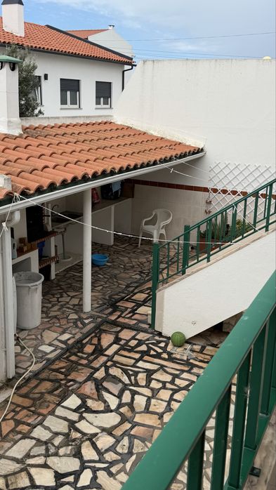 Quarto em T3, para entrada a partir de 01/09 no Casal Moinho 400€ com todas as despesas incluídas.   Interessados chamar WhatsApp 939375833