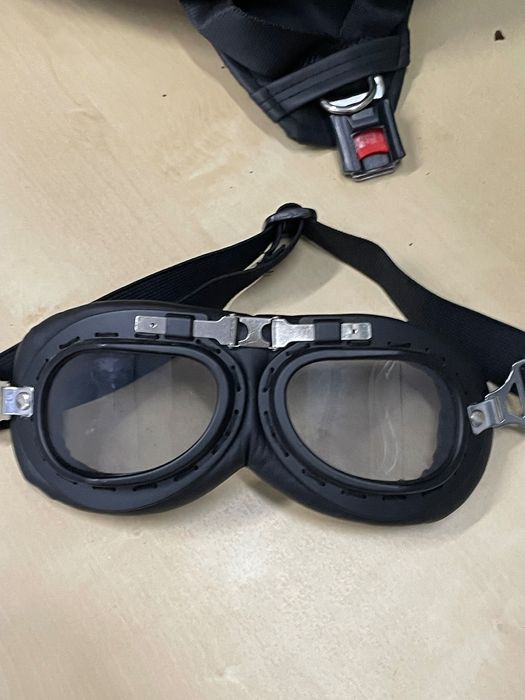 Capacete e óculos vintage