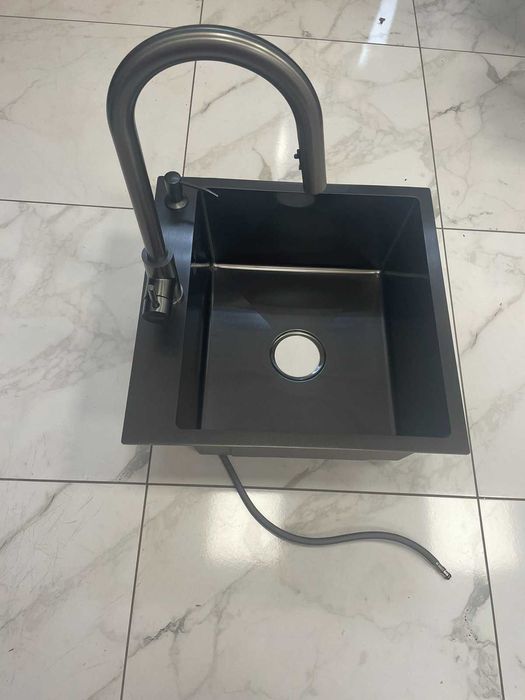 Мийка Lidz 5050 см чорна та змішувач з висувним виливом Kroner.