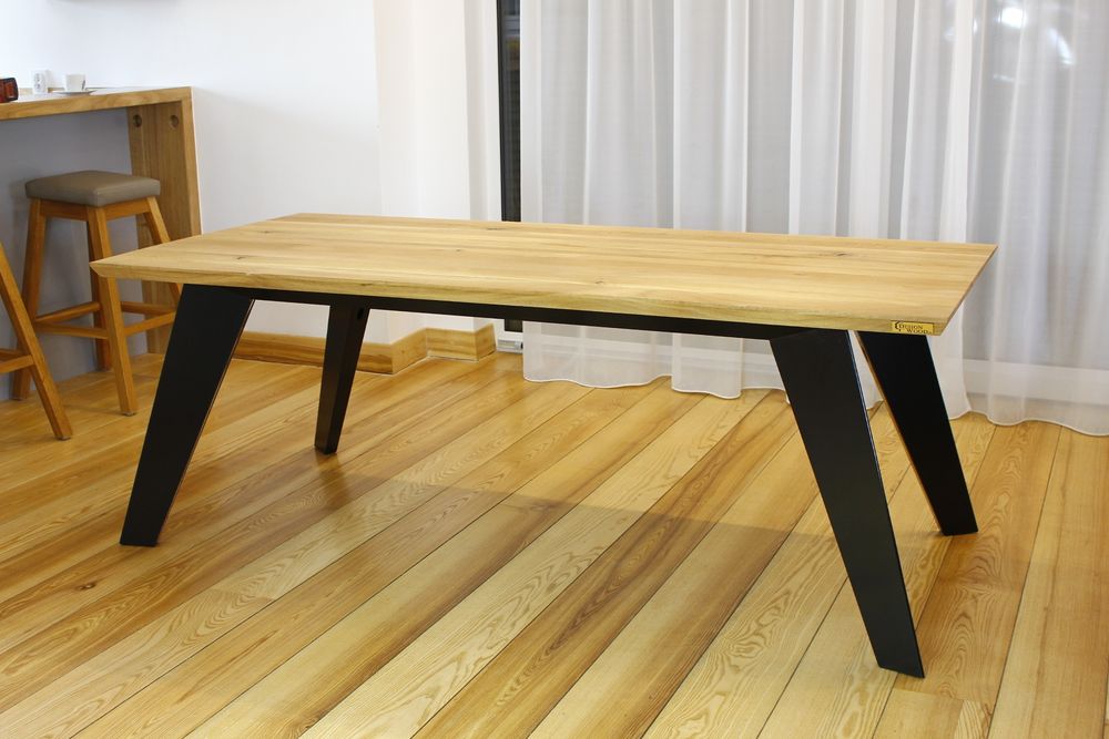 Nowoczesny stół z litego drewna Dąb  dębowy Jesion podstawą stalowa