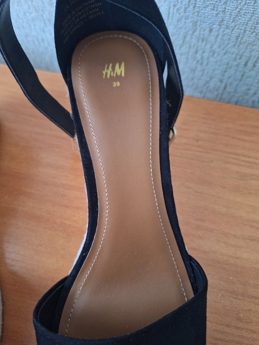 Босоніжки фірмові H&M 39р нові