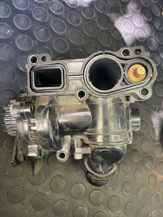 Водяна помпа з Volkswagen Passat B7 двигун CDAA ea888 gen2