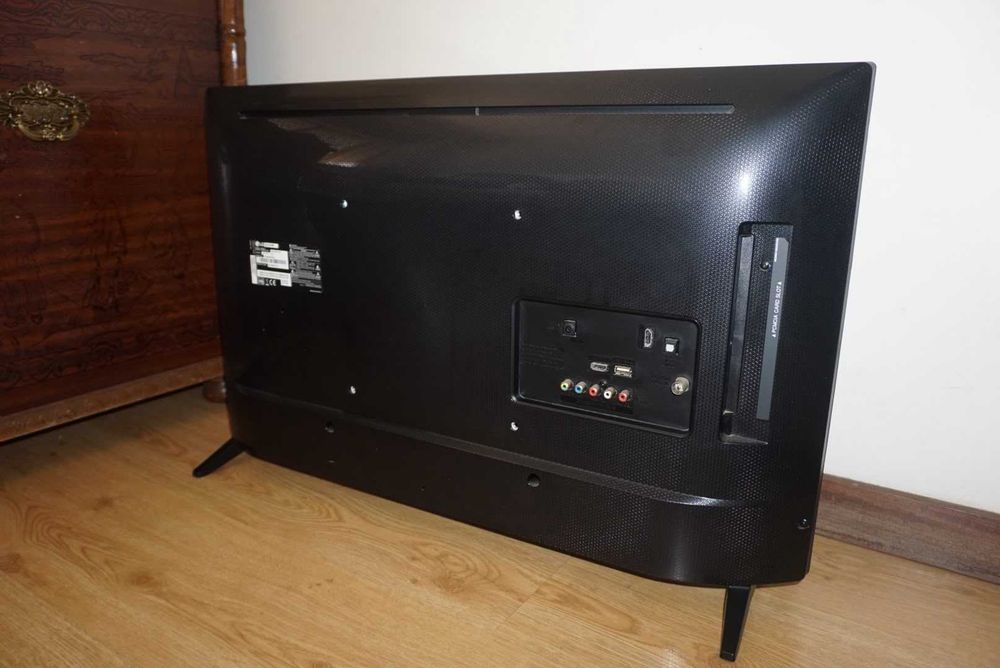 TV LG preta em excelente estado + comando