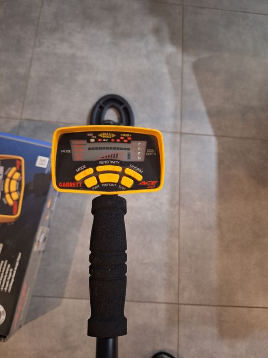 Detektor metalu Garrett ACE 250