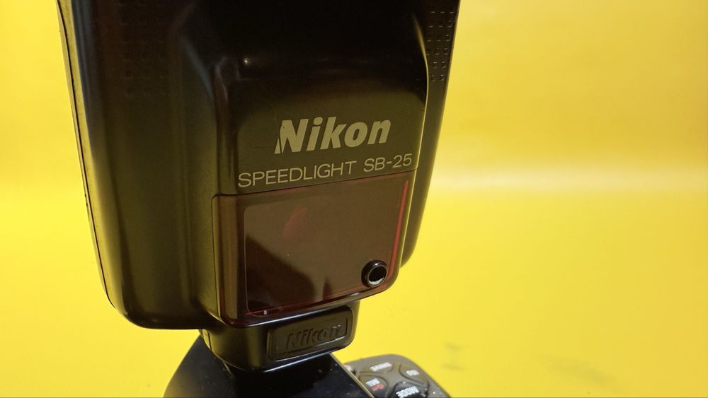 Camera Nikon F801 + objetiva + flash