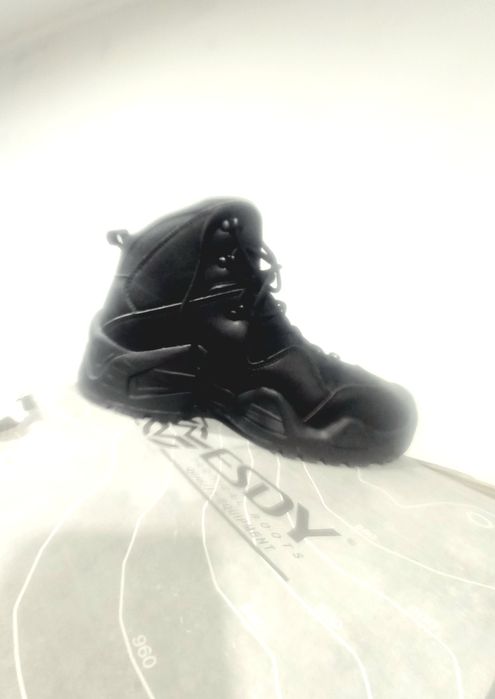 Ботинки, Чоботи, Берцы, Берці esdy