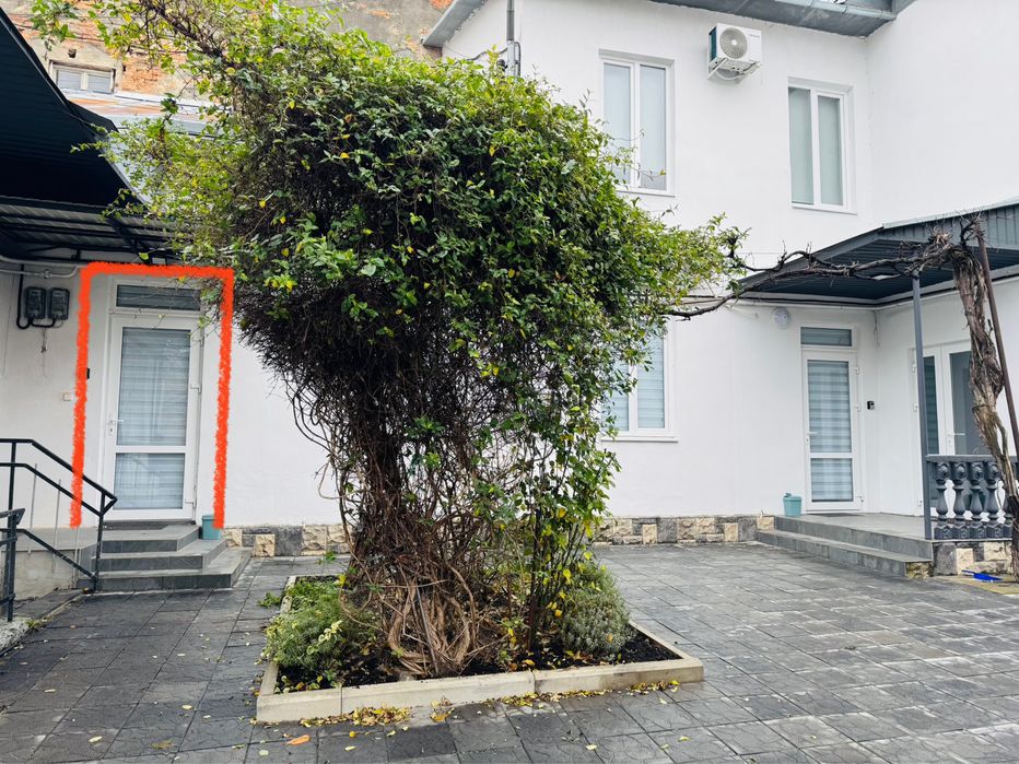 Світло є, безперебійне  живлення. Оренда, подобово. Центр.