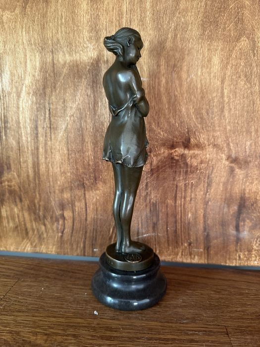 Дівчинка, що плаче … Бронза . D.H.Chiparus Скульптура відомого майстра