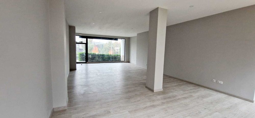 Espaço comercial em Paredes