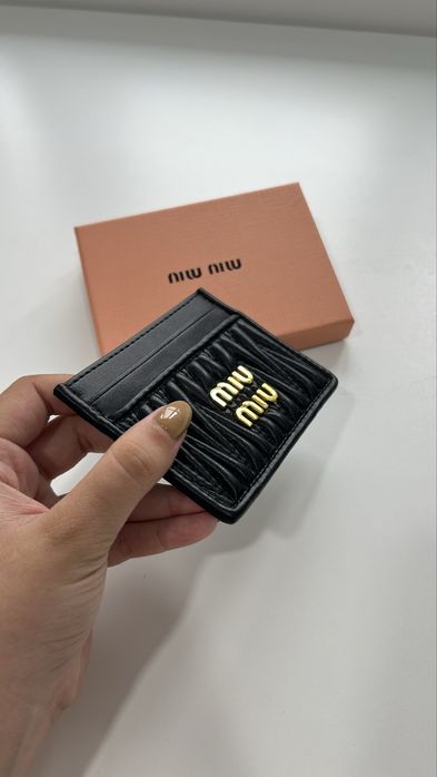 Porta-Cartões Miu Miu Preto – Autêntico, com Recibo e Caixa