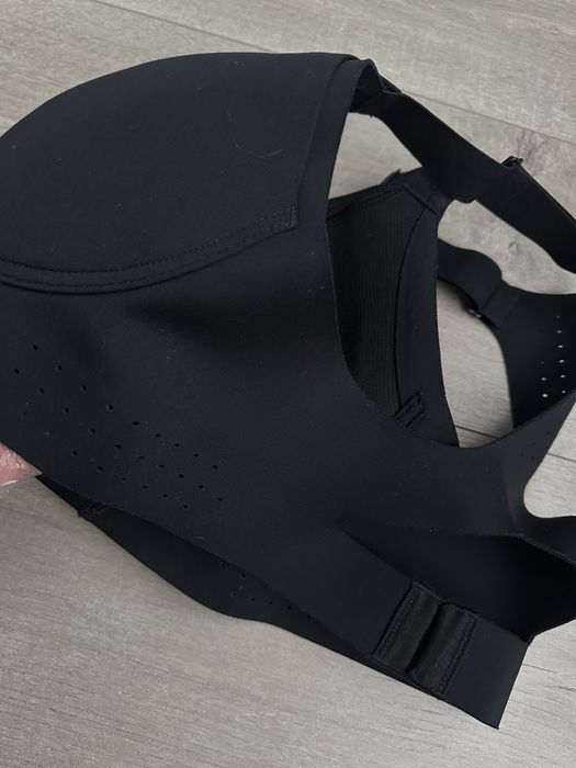 Спортивные поддерживающие  топы under armour