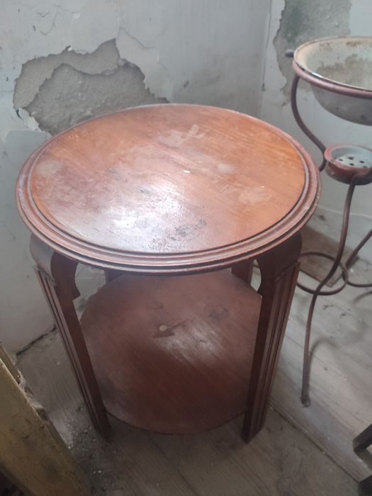 Mesa de apoio de madeira