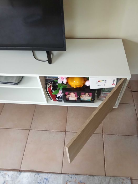 Móvel TV com estante superior