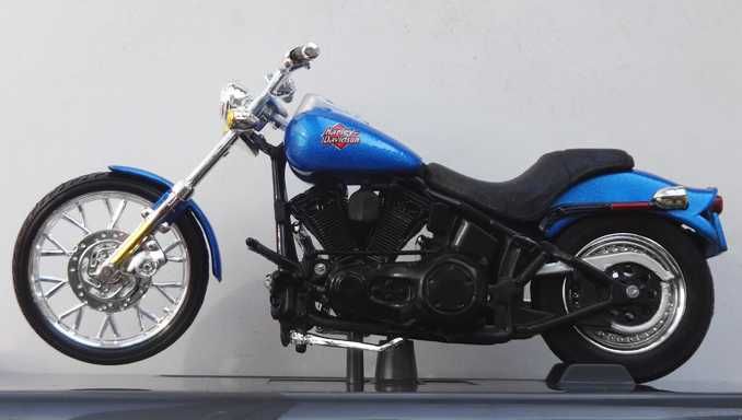 Модель мотоцикла Harley-Davidson 2002 FXSTB Night Train 1:18