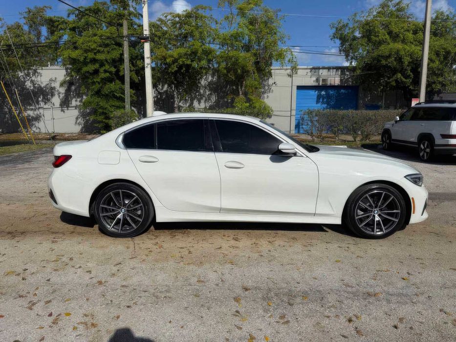 BMW 330i      2020