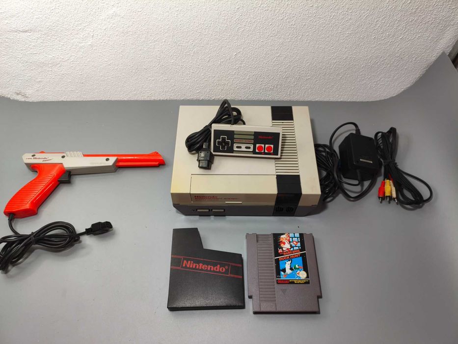 Nintendo Nes + Zapper e jogo Duckhunt & Mario