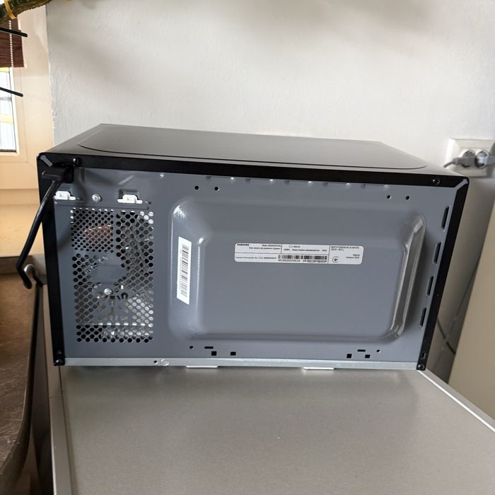 Мікрохвильова піч Samsung MS20A3010AL (20 л) / Майже нова / Ідеальний стан