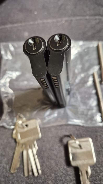 2 nowe czarne wkładki do zamka 40/55 (95mm) czarne + 6 kluczy