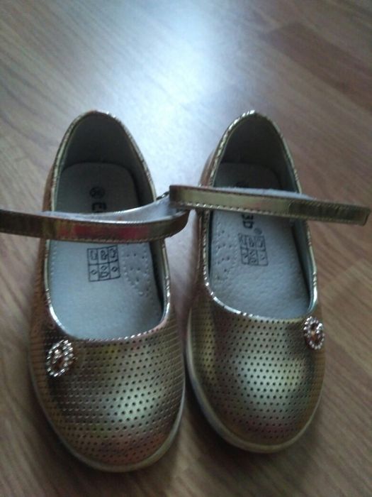 Туфлі мештики для дівчинки