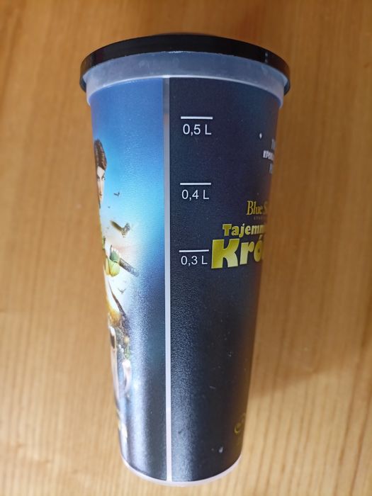 Plastikowy kubek z przykrywką