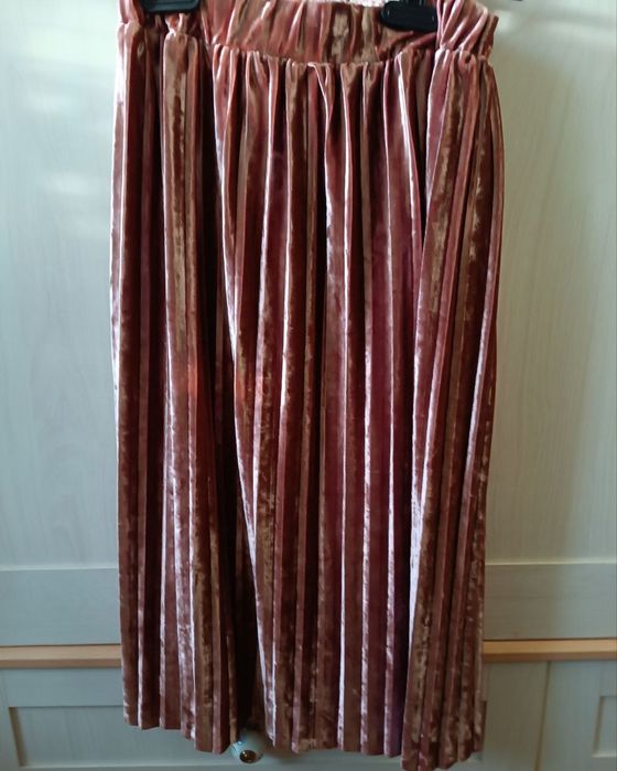 Спідниця жіноча оксамитова плісирована рожева