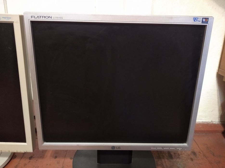 Мониторы  монітор Samsung 943n ; 710n ; Lg L1751sq
