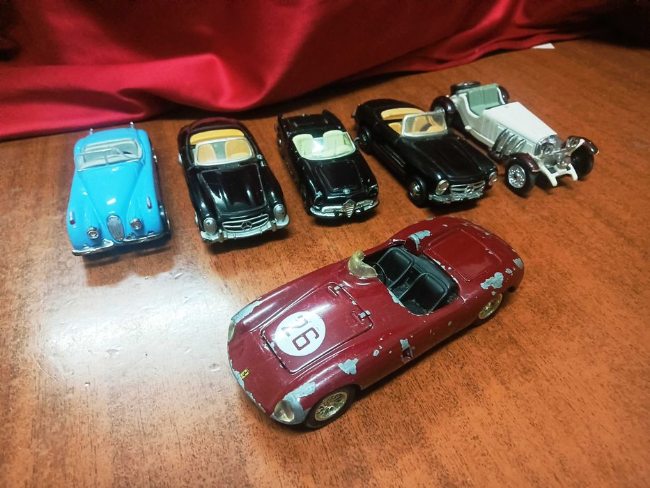 Lote de 6 Miniaturas de Carros Clássicos