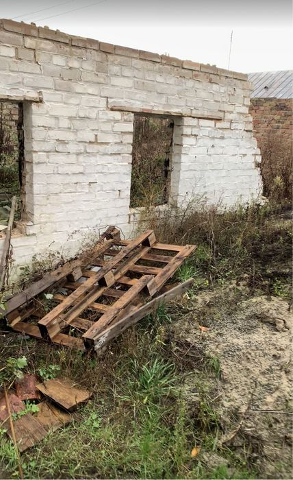 Бой кирпича, цегли, будівельне сміття