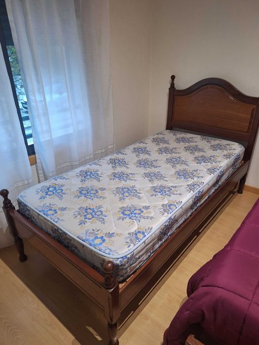 Cama pinho solteiro + estrado + colchão