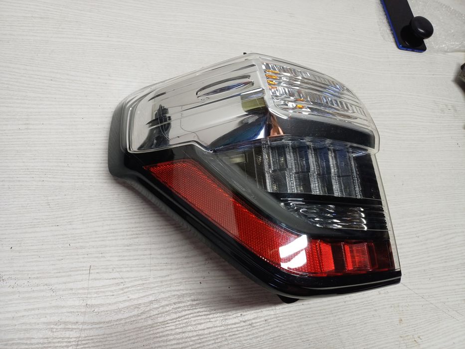 Фонарь TOYOTA 4Runner левый Led форанер