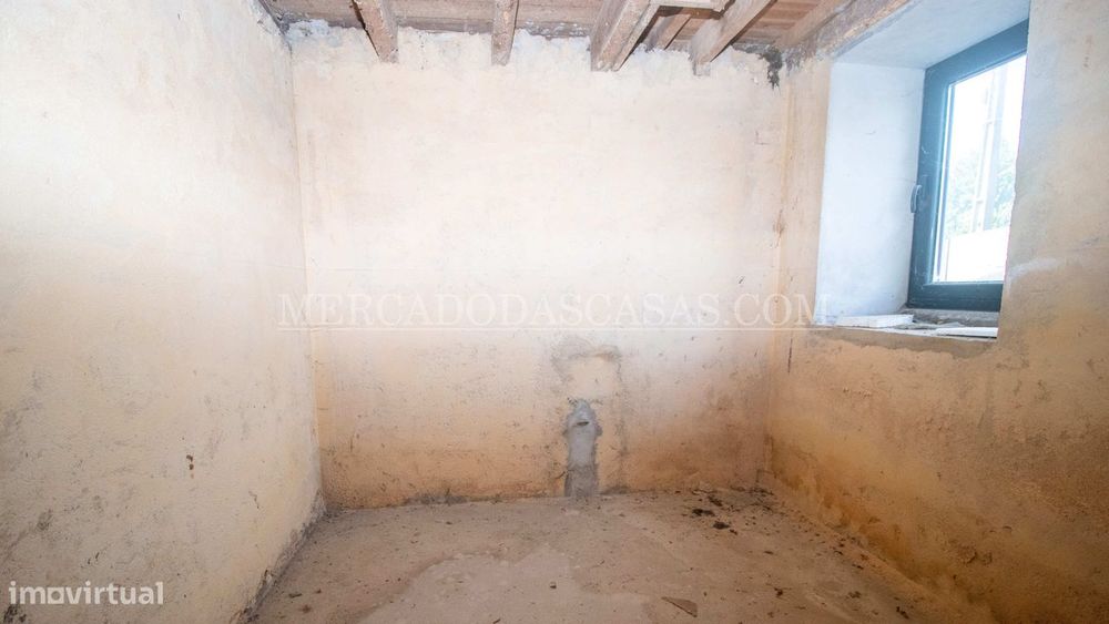 Moradia com elevado potencial no centro de Avanca