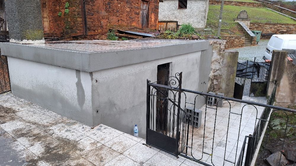 Moradia V4 em fase de requalificação