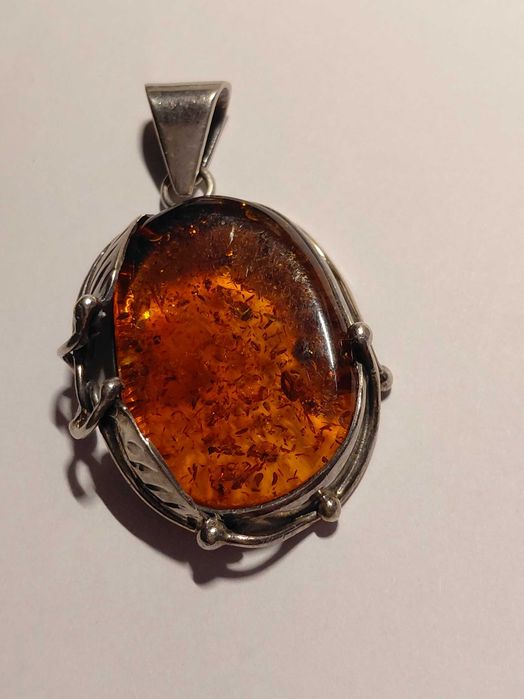 Wisior bursztyn w srebrze p.925