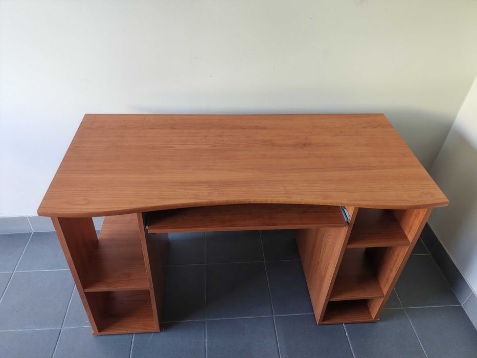 Secretária de Computador com Prateleiras | 130x76x55 cm