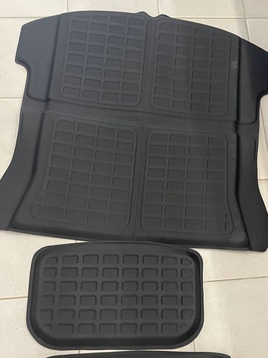 Коврики резинові в багажник Tesla Y, 3