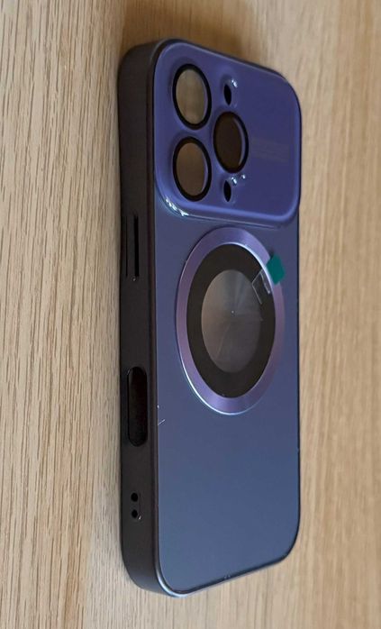 Etui iPhone 16 Pro MagSafe z osłoną aparatu / fioletowe