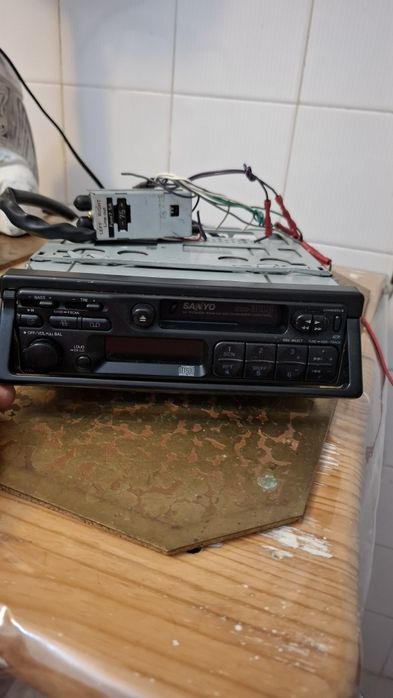 Auto Rádio de Gaveta com Leitor de Cassetes  Sanyo  FXR 31LB com CD Changer Control para veiculos clássicos