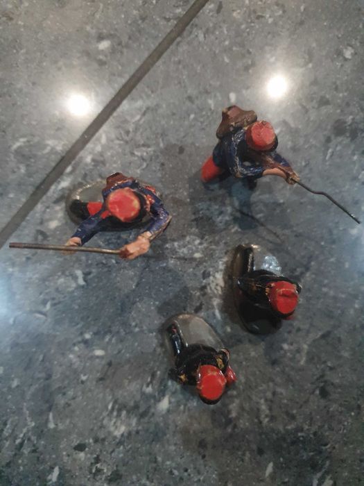 Bardzo stare żołnierzyki z elastoliny