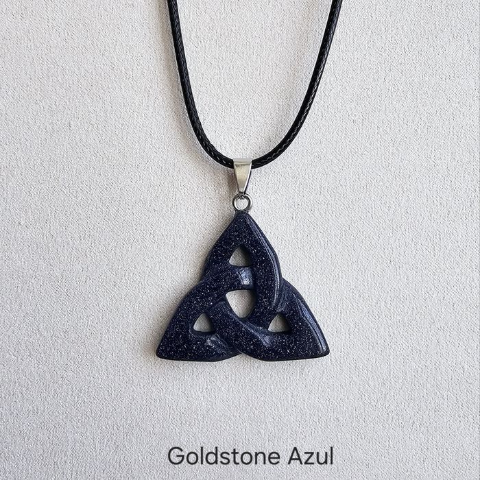 Colares Triquetra de Pedras Naturais
