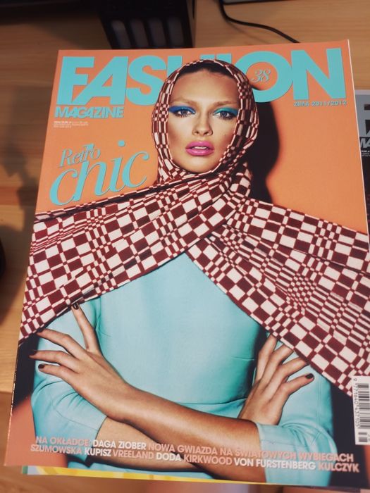 Magazyny modowe stylizacja fryzury Vogue hair