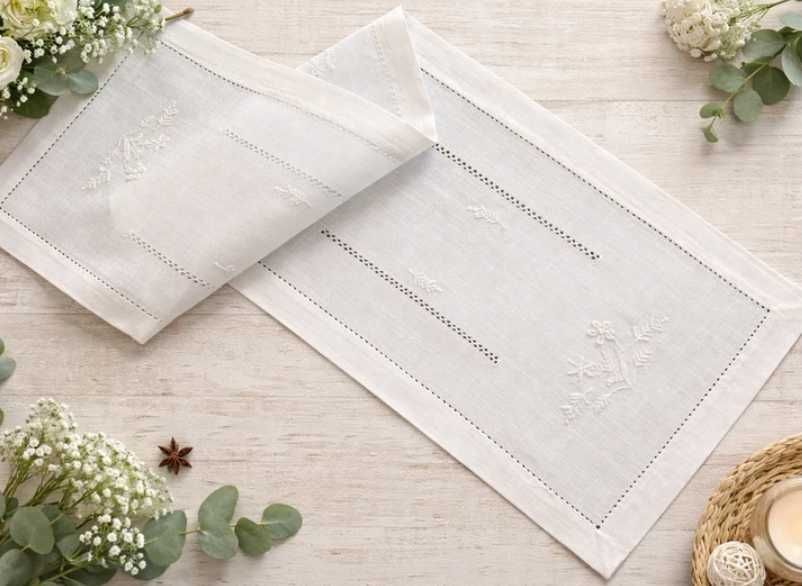 Naperon rectangular Bordado à Mão - Branco, Azul, Amarelo e Bordoux