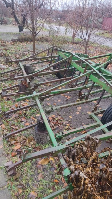 Трактор МТЗ 80. Продам. Культиватор. Плуг.